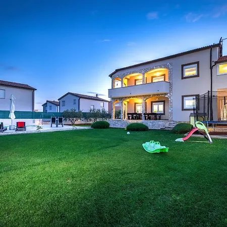 Vanja - Jadreski Tatil Evi